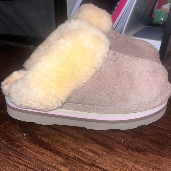 Bearpaw Platform Slippers - Picture 2 of 4